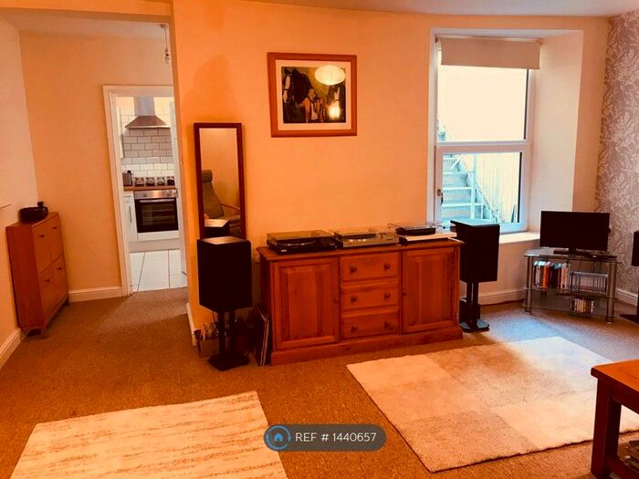 1 Bedroom Flat To Rent In Lucius Street, Torquay, TQ2