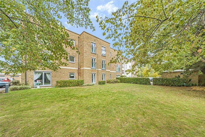1 Bedroom Flat For Sale In Southcott Road, Teddington, TW11