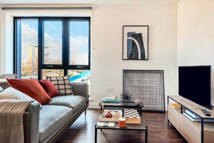 3 Bedroom Flat To Rent In Greenford Quay, Greenford UB6