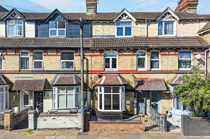 3 Bedroom Terraced House For Sale In Rockingham Road, Kettering, NN16