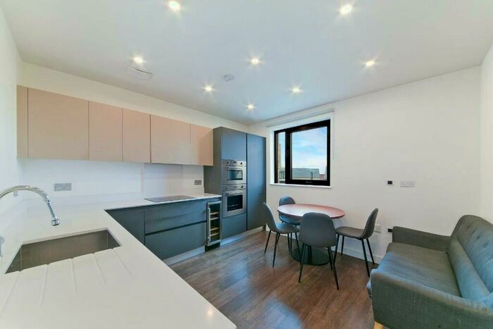 3 Bedroom Flat To Rent In Grafton Quarter, Croydon, London, CR0