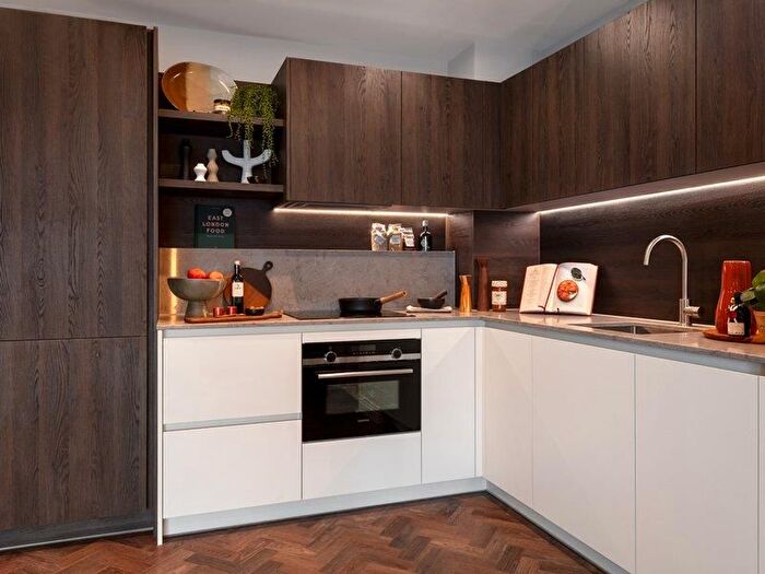 2 Bedroom Flat To Rent In Halcyon House, Eden Place, E16