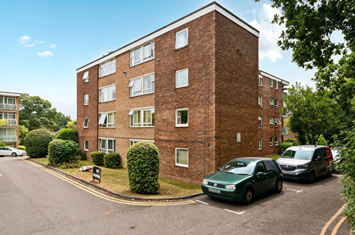 2 Bedroom Flat For Sale In Coxford Road, Lordswood, Southampton, Hampshire, SO16