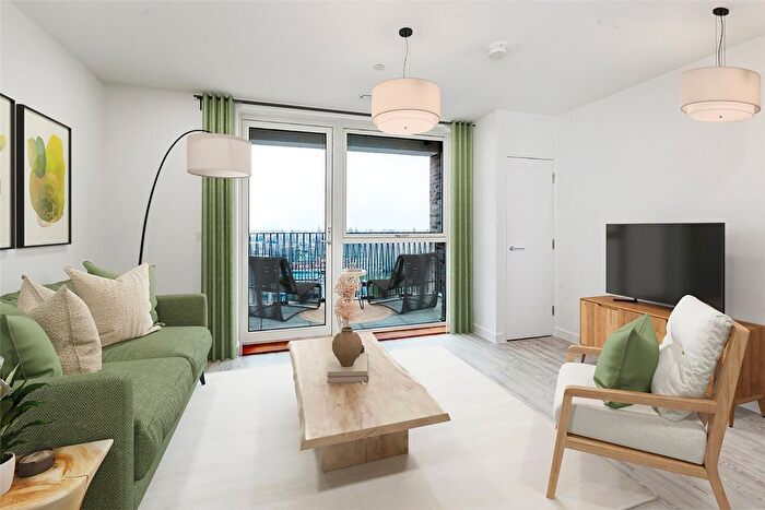 2 Bedroom Flat For Sale In St. Cloud Way, Maidenhead, Berkshire, SL6