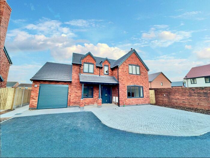 4 Bedroom Detached House For Sale In Wellington Road, Muxton, Telford, TF2
