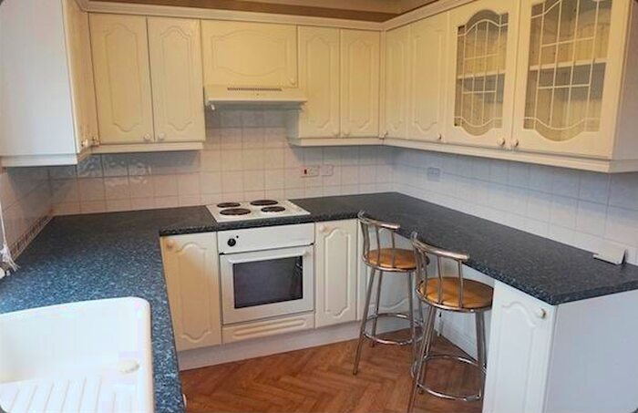 2 Bedroom Semi-Detached House To Rent In Grassam Close, Preston, HU12