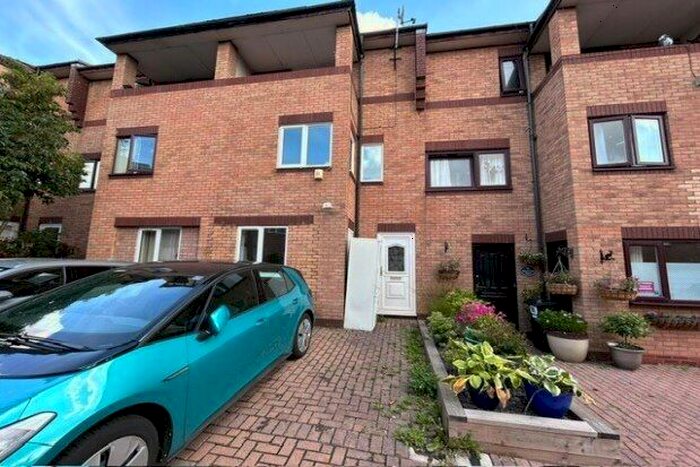 4 Bedroom Town House To Rent In Shackleton Place, Milton Keynes, MK6