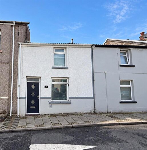 2 Bedroom Terraced House For Sale In Wind Street, Aberdare, CF44