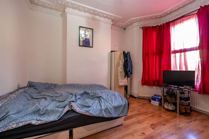 3 Bedroom Property For Sale In Lincoln Road, Forest Gate, London, E7