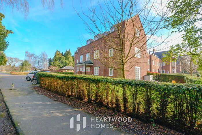 1 Bedroom Apartment For Sale In Little Night Leys Court, Napsbury, AL2