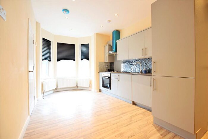 2 Bedroom Maisonette To Rent In Manchester Road, Reading, Berkshire, RG1