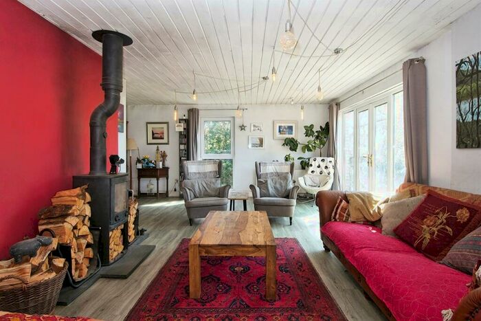 5 Bedroom Detached House For Sale In Heol-y-Bryn, Pontypridd, CF37