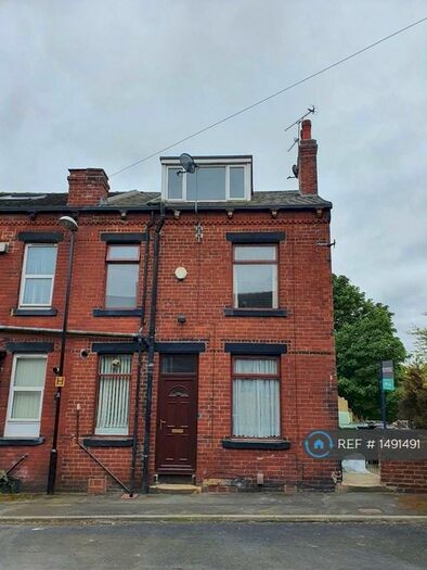 2 Bedroom End Of Terrace House To Rent In Nansen Place, Leeds, LS13