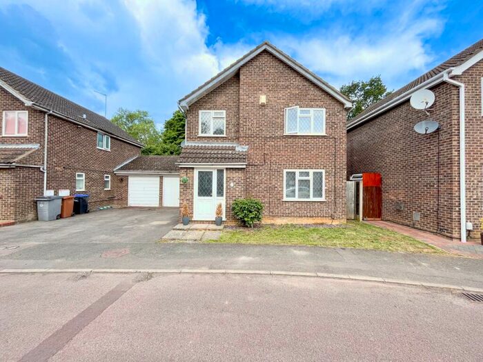4 Bedroom Link Detached House To Rent In Fishers Close, Northampton, NN3