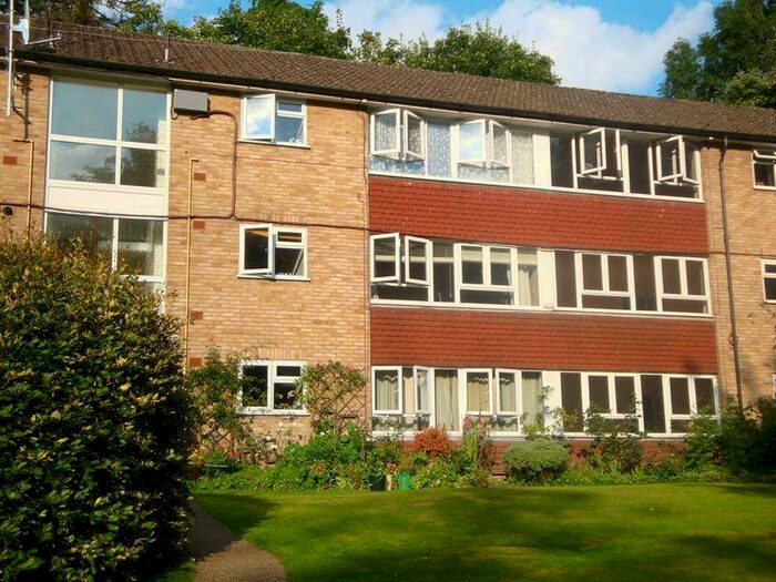 2 Bedroom Flat To Rent In Warlingham, CR6