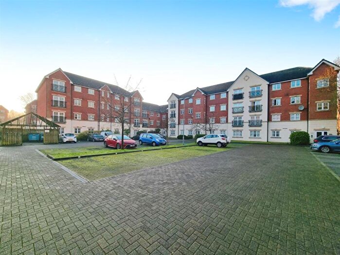 2 Bedroom Flat To Rent In Astley Brook Close, Bolton, BL1