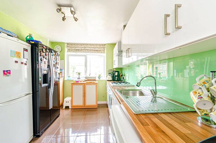 2 Bedroom Flat To Rent In Fladbury Road, Harringay, London, N15