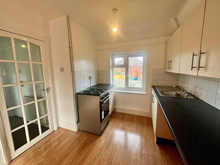 2 Bedroom Flat To Rent In Stand Road, Newbold, Chesterfield, S41