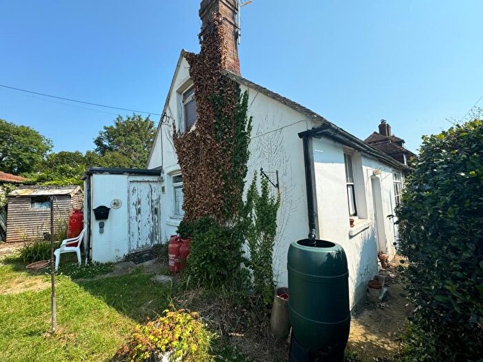 1 Bedroom Cottage For Sale In Forge Cottage, Ruckinge Road, The Cross, Bilsington, Ashford, Kent, TN25