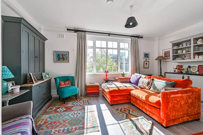 1 Bedroom Flat For Sale In Upper Woburn Place, Bloomsbury, London, WC1H