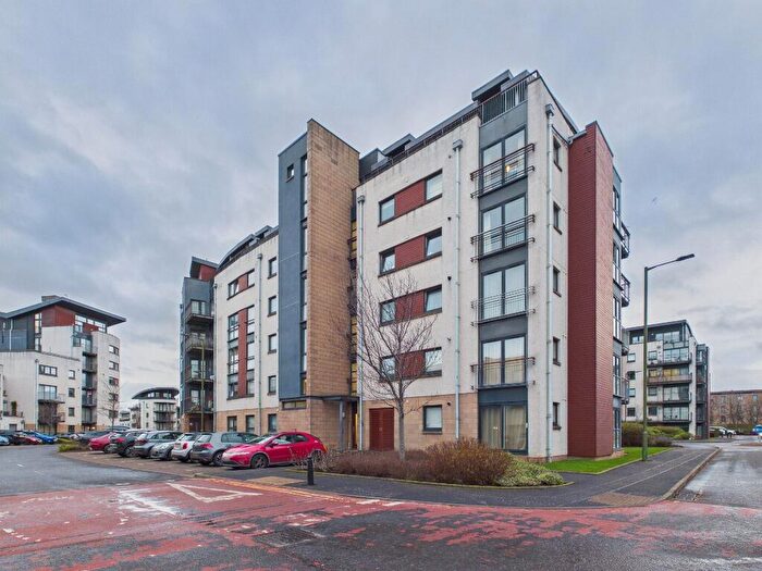 3 Bedroom Flat To Rent In East Pilton Farm Crescent, Pilton, Edinburgh, EH5