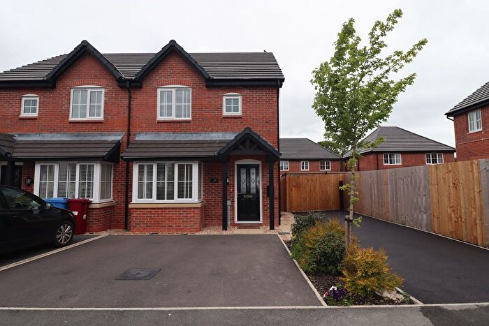 3 Bedroom Semi-Detached House To Rent In Brakenwood, Blackburn, BB1
