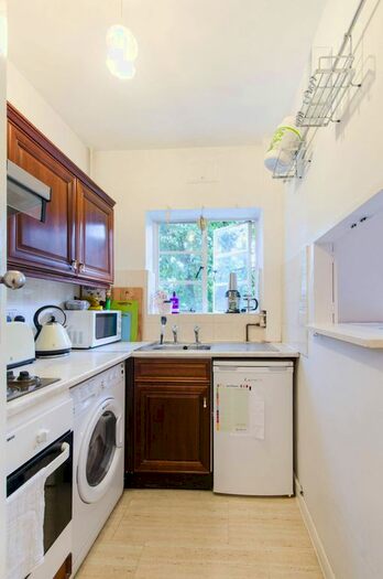 2 Bedroom Flat To Rent In Wimbledon Hill Road, Wimbledon, London SW19