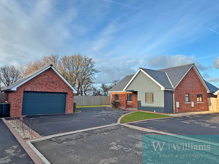 3 Bedroom Bungalow For Sale In Reynards Place, Wootton, Isle Of Wight, PO33