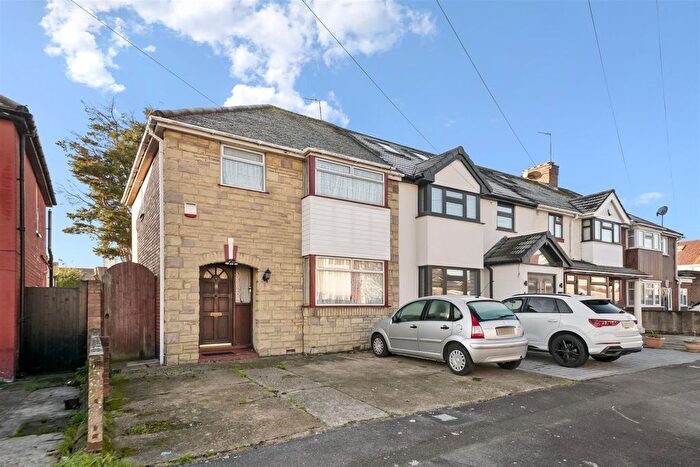 3 Bedroom Semi Detached House For Sale In Berwick Avenue, Hayes, UB4