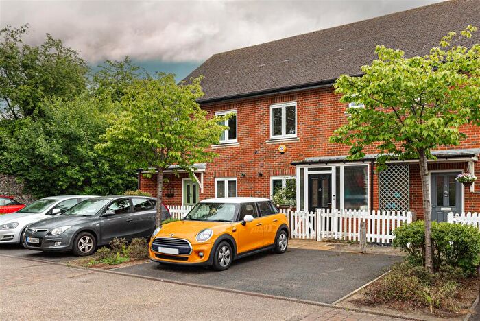 2 Bedroom House To Rent In Mocatta Mews, Redhill, RH1