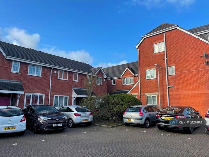 3 Bedroom Semi-Detached House To Rent In Chiddlingford Court, Blackpool, FY1