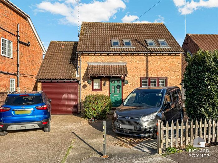 3 Bedroom House For Sale In Derventer Avenue, Canvey Island, SS8