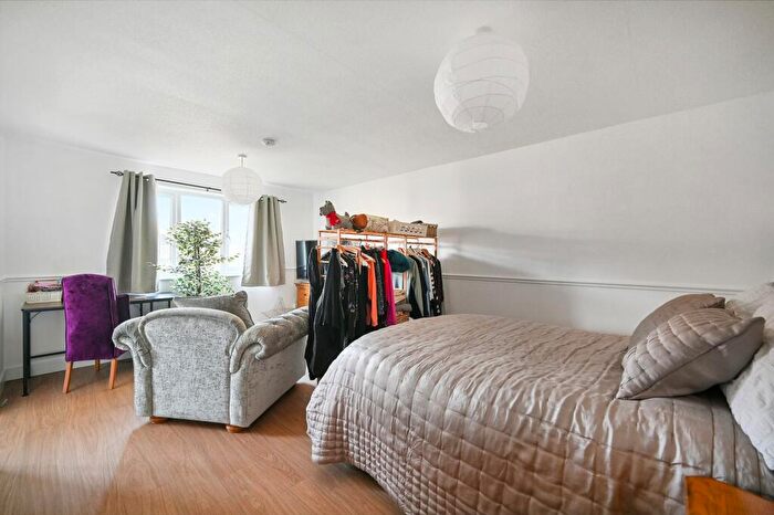 Studio For Sale In New Road, Mitcham, CR4