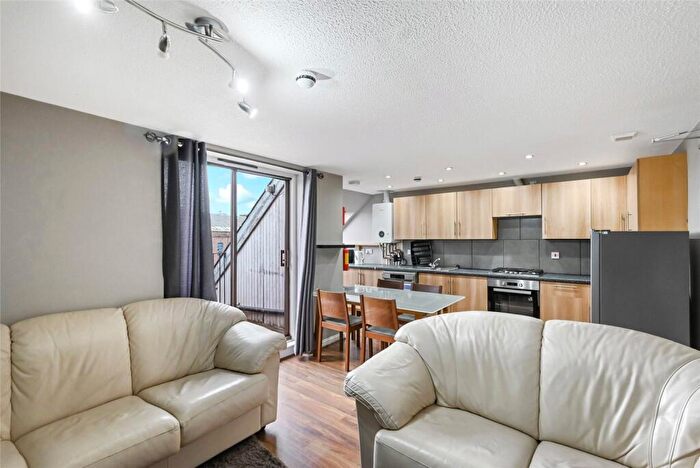 3 Bedroom Flat For Sale In Pleasance Court, Dundee, Angus, DD1