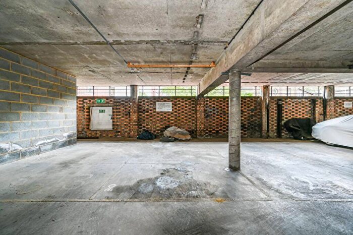 Garage / Parking To Rent In Park South, Battersea, SW11