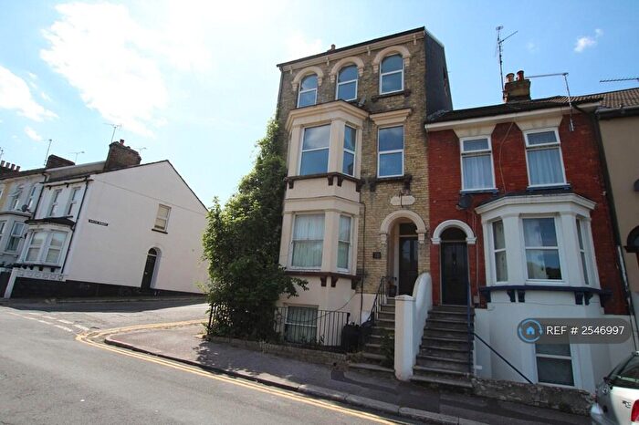 2 Bedroom Flat To Rent In Rochester Street, Chatham, ME4