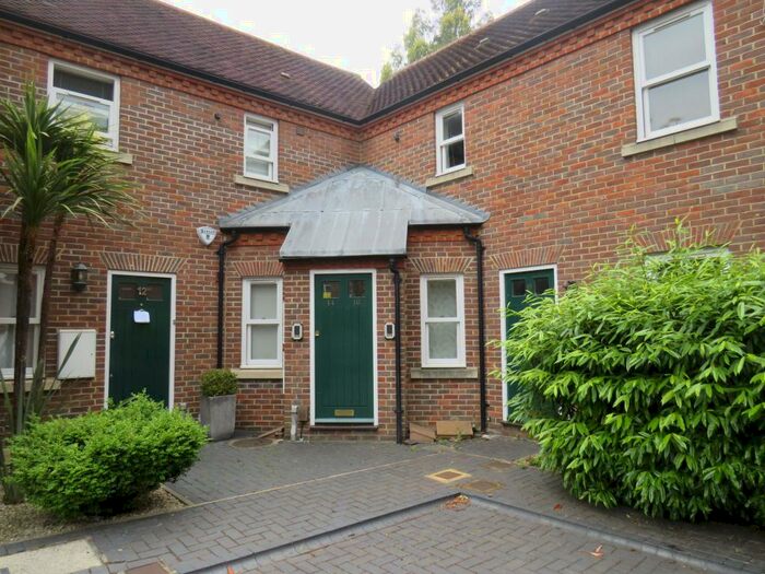 2 Bedroom Flat To Rent In Pageant Road, St. Albans, AL1