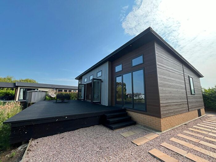 2 Bedroom Lodge For Sale In Low Road, Fenstanton, PE28