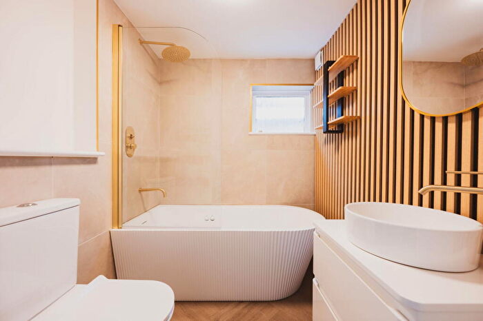 3 Bedroom Semi-Detached House For Sale In Macnaghten Road, Bitterne Park, Southampton, SO18