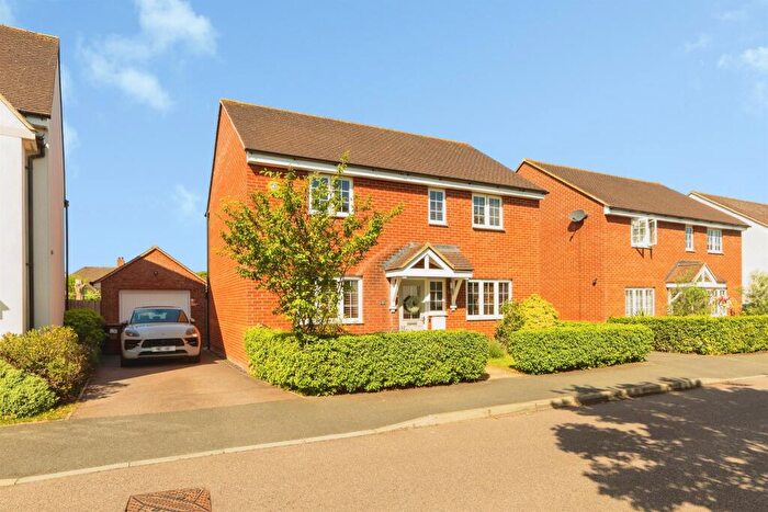 4 Bedroom Detached House For Sale In Ashfield Drive, Letchworth Garden City, SG6