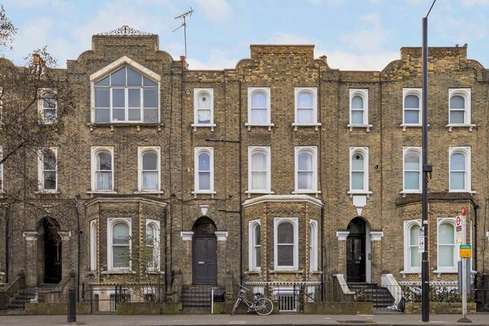 2 Bedroom Flat To Rent In Uxbridge Road, London W12