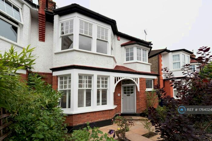 4 Bedroom Semi-Detached House To Rent In Limes Avenue, London, N12