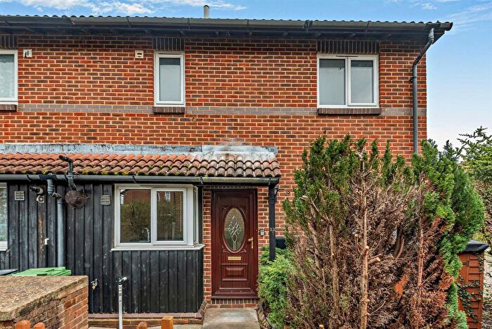 1 Bedroom End Terrace House For Sale In Littlemead, Woking, GU21