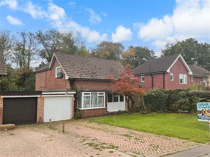 4 Bedroom Link Detached House For Sale In Hillcrest Close, Scaynes Hill, Haywards Heath, West Sussex, RH17