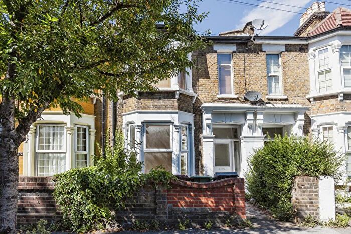 2 Bedroom Flat To Rent In Warren Road, E10