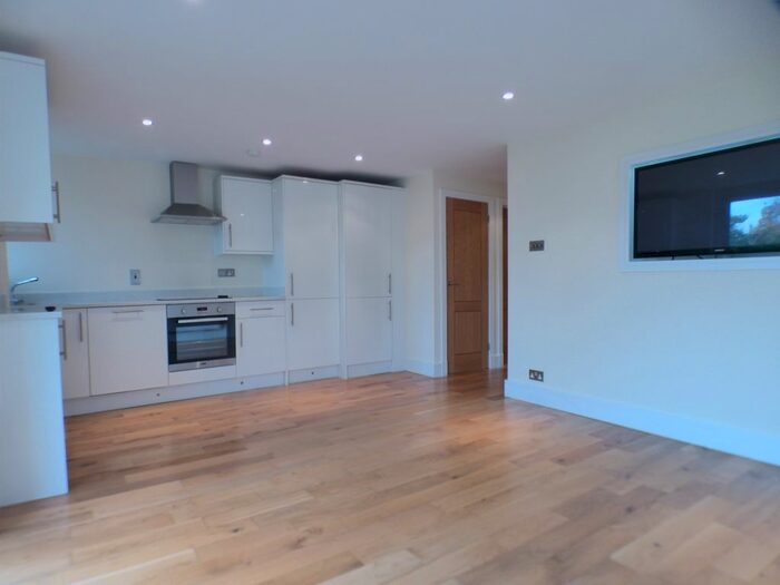 2 Bedroom Flat To Rent In Apex Close, Beckenham BR3