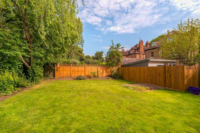 1 Bedroom Flat To Rent In Waldegrave Gardens, Twickenham, Twickenham, TW1