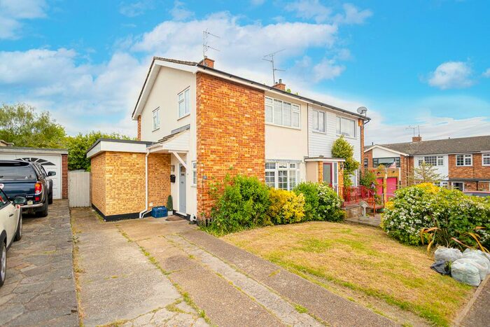 3 Bedroom Semi-Detached House To Rent In Dandies Chase, Leigh-On-Sea, SS9