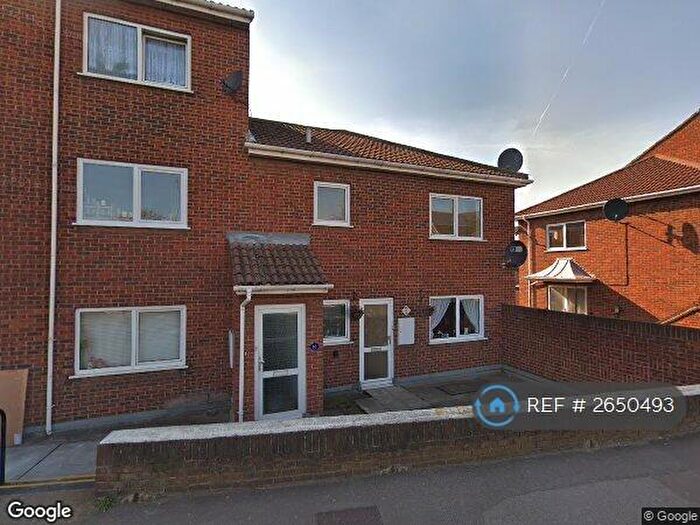 2 Bedroom Flat To Rent In Bridge Court, Grays, RM17