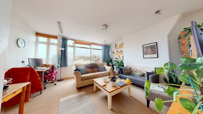 2 Bedroom Flat To Rent In York Avenue, Hove, BN3